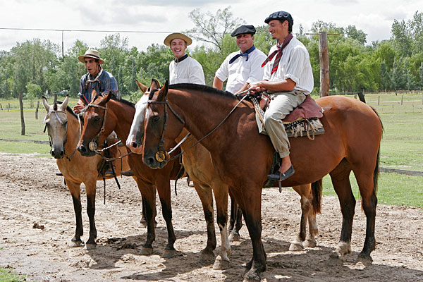 Les gauchos, les cowboys des estancias de la Pampa.