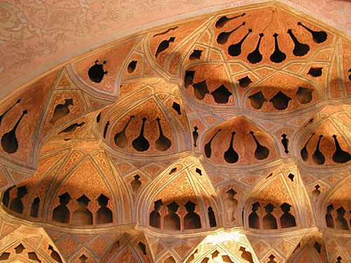 Dernier étage du palais <i>Ali Qapu</i>, ancienne demeure des monarques de la ville