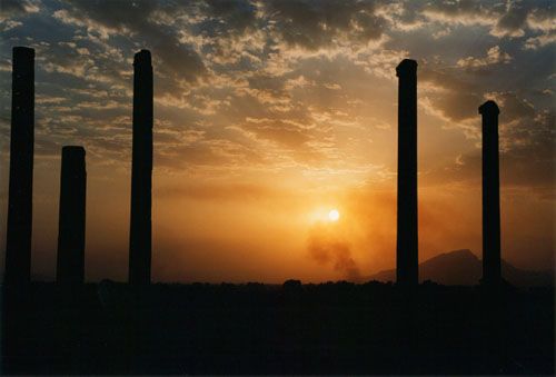 <i>Takhteh Jamshid</i> ou Persepolis fut érigé il y a environ 2400 ans sous le règne des Achéménides. Le site est classé au patrimoine mondial de l'UNESCO.