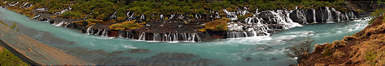 Hraunfossar, cascade ruisselante sous un champ de lave.