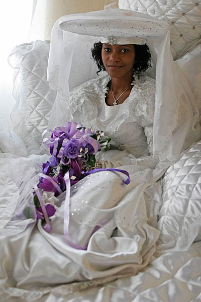 L'une des 2 mariées (des sœurs). Normalement, personne ne doit les voir avant le 3e jour de cérémonie, mais leur père nous a fait cette honneur.