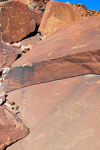 Les gravures de Twyfelfontein. Elles ont entre 5000 et 6000 ans.