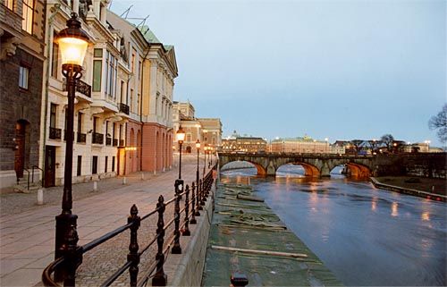 Sur le pont menant au Gamlastan (ancien centre)